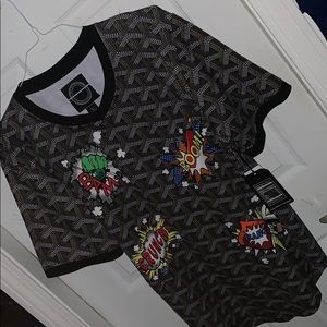 BRAND NEW V NECK DESIGNER T-SHIRT